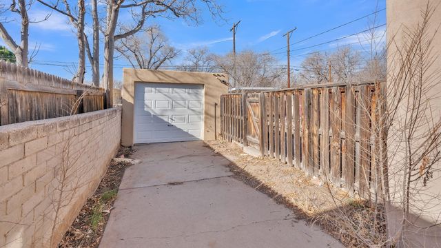 405 Carlisle Boulevard NE, Albuquerque, NM 87106