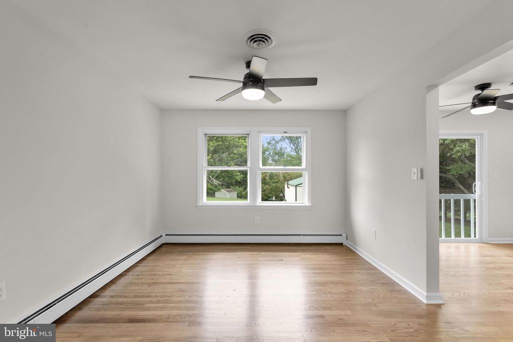 Image 11 of property listing at 6414 BONNIE BRAE RD, Sykesville, MD 21784