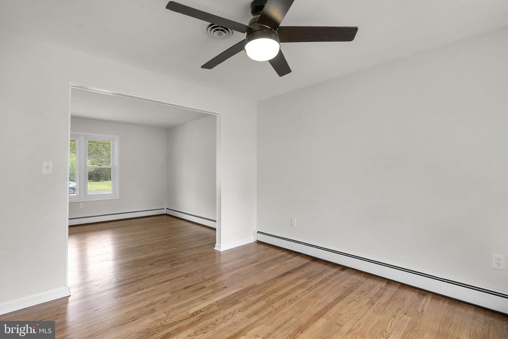 Image 14 of property listing at 6414 BONNIE BRAE RD, Sykesville, MD 21784