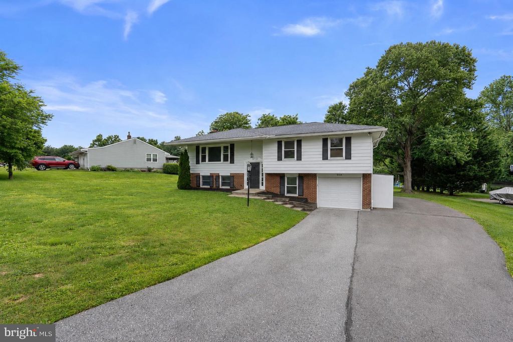 Image 2 of property listing at 6414 BONNIE BRAE RD, Sykesville, MD 21784