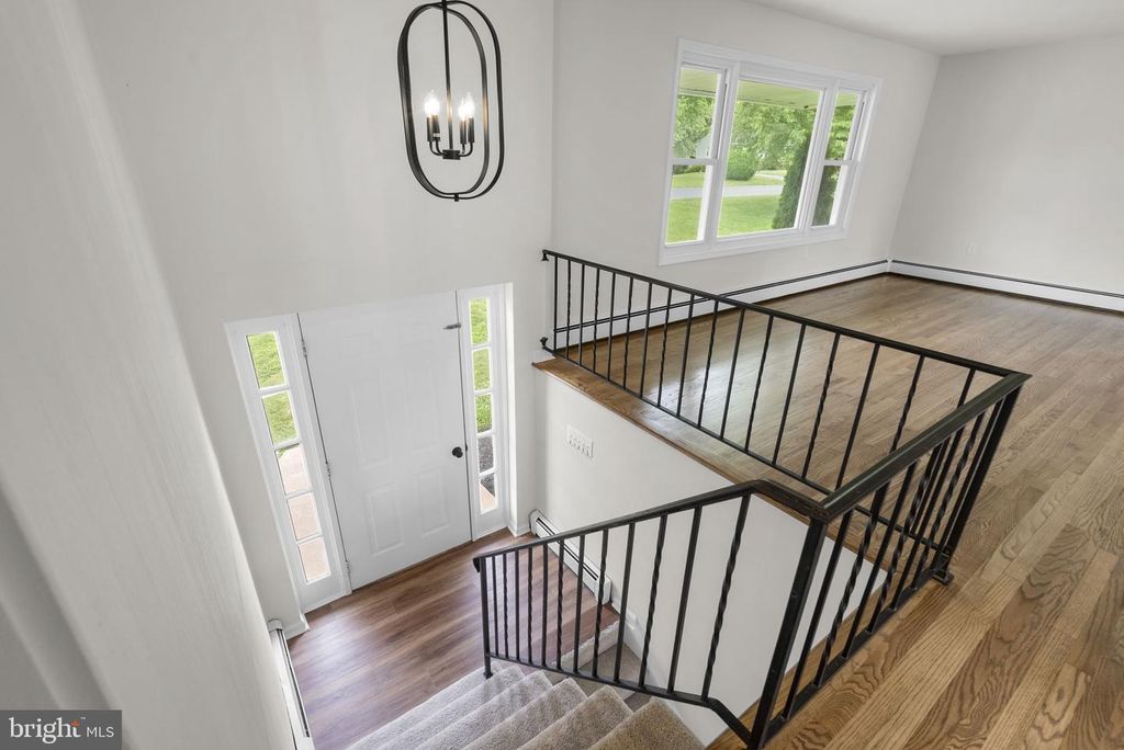 Image 4 of property listing at 6414 BONNIE BRAE RD, Sykesville, MD 21784