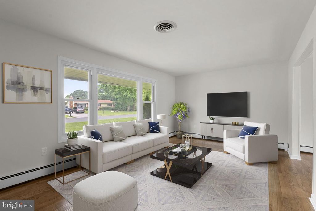 Image 5 of property listing at 6414 BONNIE BRAE RD, Sykesville, MD 21784