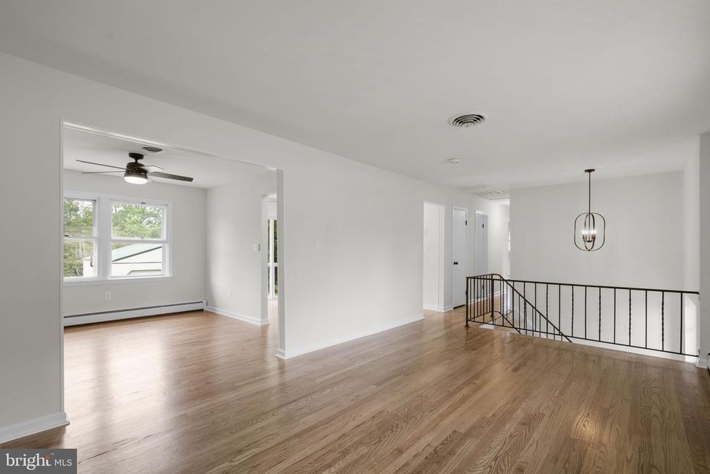 Image 9 of property listing at 6414 BONNIE BRAE RD, Sykesville, MD 21784