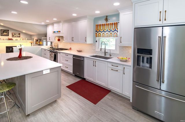 406 Holly Hill Drive, Evansville, IN 47710