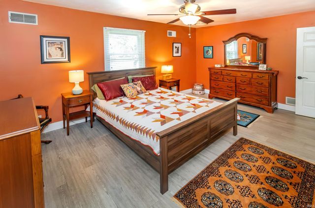 406 Holly Hill Drive, Evansville, IN 47710