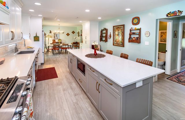 406 Holly Hill Drive, Evansville, IN 47710