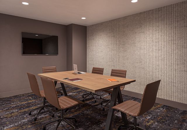 3650 Hazelton Road 811, Edina, MN 55435