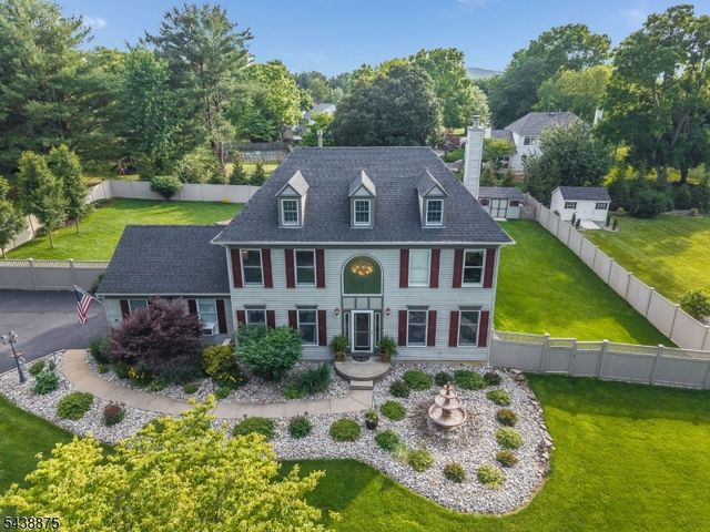 2 Saint Andrews Dr, Washington Twp., NJ 07882