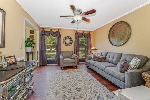 2 Saint Andrews Dr, Washington Twp., NJ 07882