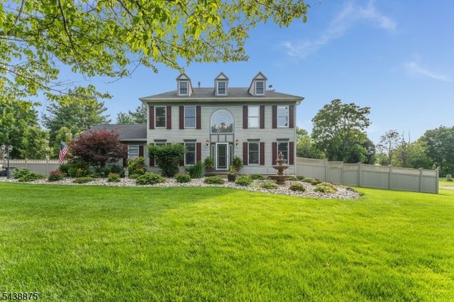 2 Saint Andrews Dr, Washington Twp., NJ 07882