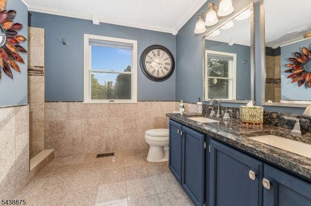 2 Saint Andrews Dr, Washington Twp., NJ 07882
