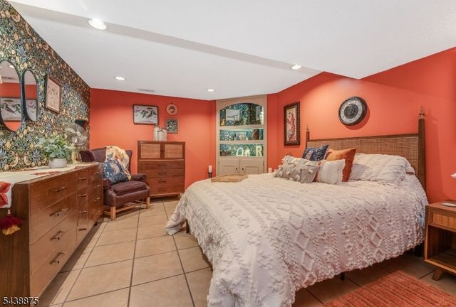 2 Saint Andrews Dr, Washington Twp., NJ 07882