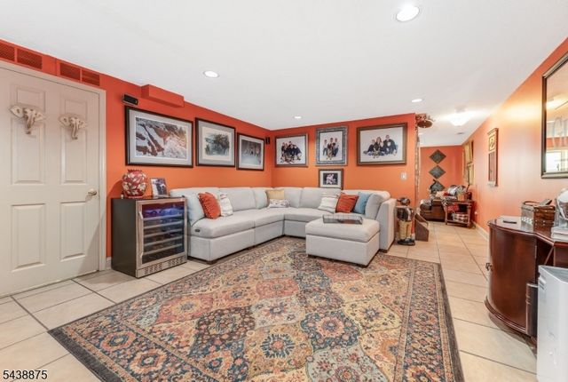 2 Saint Andrews Dr, Washington Twp., NJ 07882