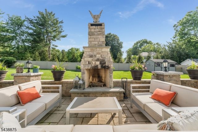 2 Saint Andrews Dr, Washington Twp., NJ 07882
