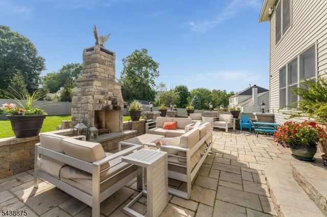 2 Saint Andrews Dr, Washington Twp., NJ 07882