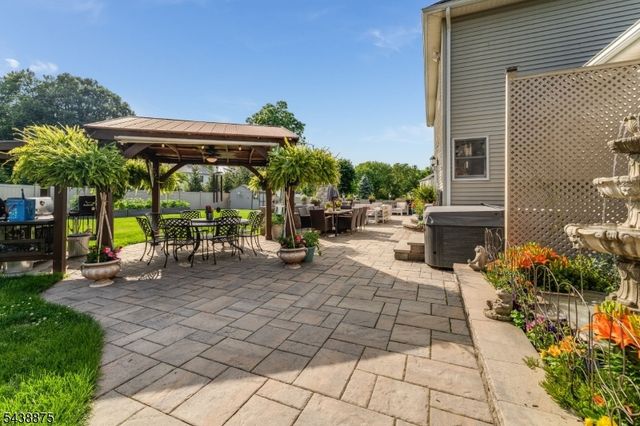 2 Saint Andrews Dr, Washington Twp., NJ 07882