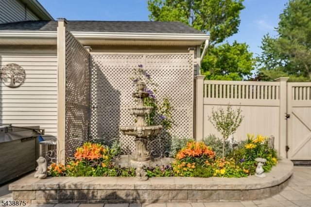 2 Saint Andrews Dr, Washington Twp., NJ 07882