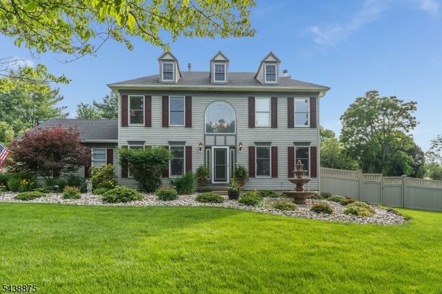 2 Saint Andrews Dr, Washington Twp., NJ 07882