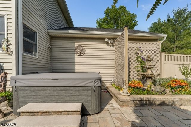 2 Saint Andrews Dr, Washington Twp., NJ 07882