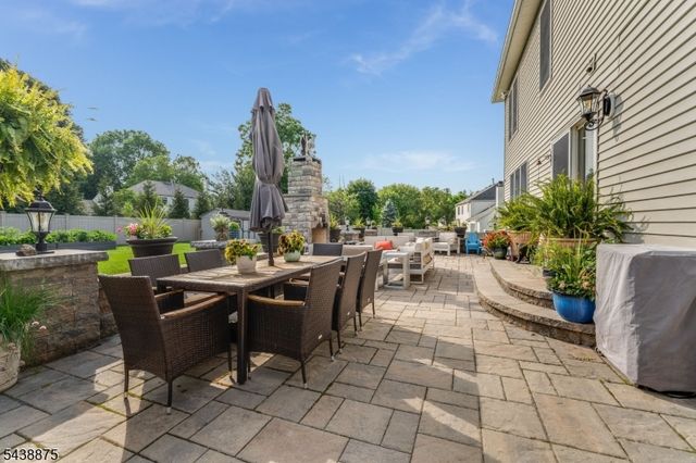 2 Saint Andrews Dr, Washington Twp., NJ 07882