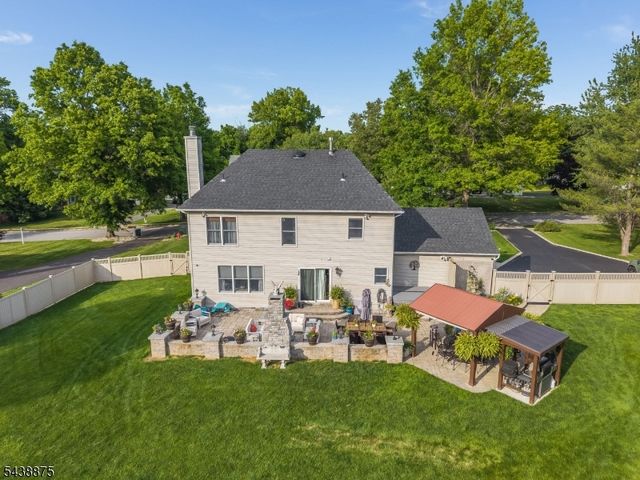 2 Saint Andrews Dr, Washington Twp., NJ 07882