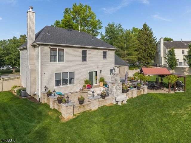 2 Saint Andrews Dr, Washington Twp., NJ 07882