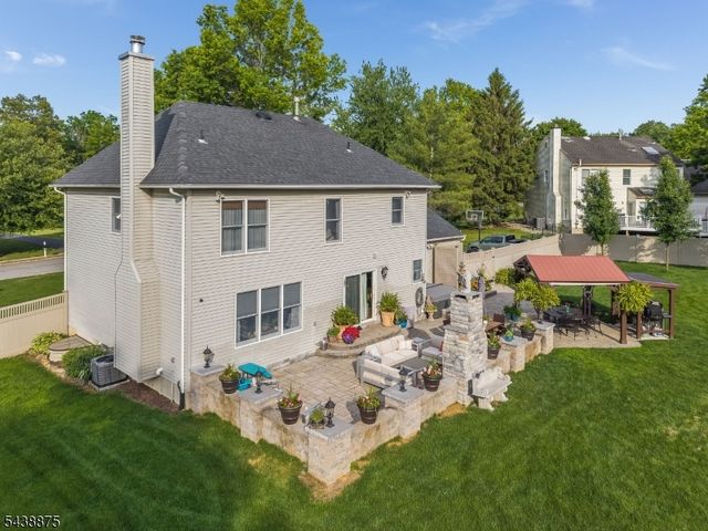 2 Saint Andrews Dr, Washington Twp., NJ 07882