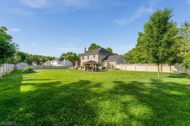 2 Saint Andrews Dr, Washington Twp., NJ 07882