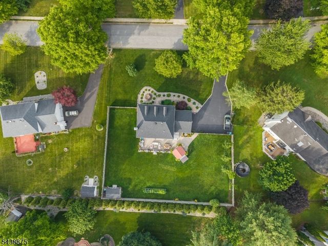 2 Saint Andrews Dr, Washington Twp., NJ 07882