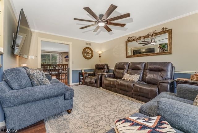 2 Saint Andrews Dr, Washington Twp., NJ 07882