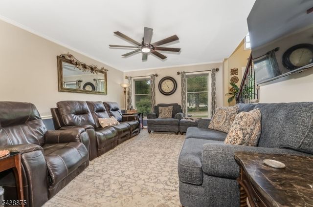 2 Saint Andrews Dr, Washington Twp., NJ 07882