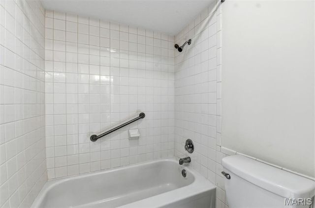 1511 Hampton Hall Drive 14, Chesterfield, MO 63017