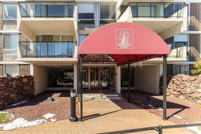 60 Babcock Street 36, Brookline, MA 02446