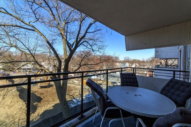 60 Babcock Street 36, Brookline, MA 02446