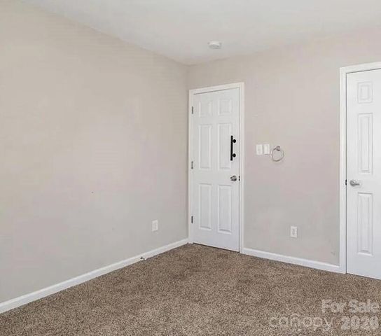 1212 Oakdale Commons Court, Charlotte, NC 28216