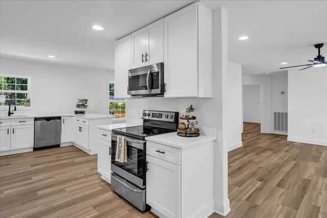 208 Bragg Cir, Tullahoma, TN 37388