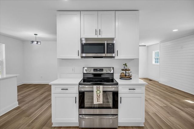 208 Bragg Cir, Tullahoma, TN 37388