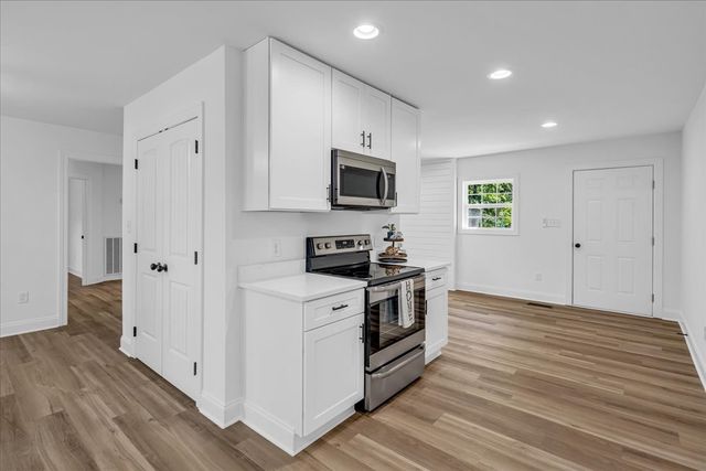 208 Bragg Cir, Tullahoma, TN 37388