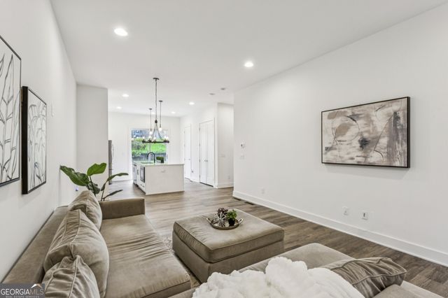 1261 Chelsea Circle NW, Atlanta, GA 30318