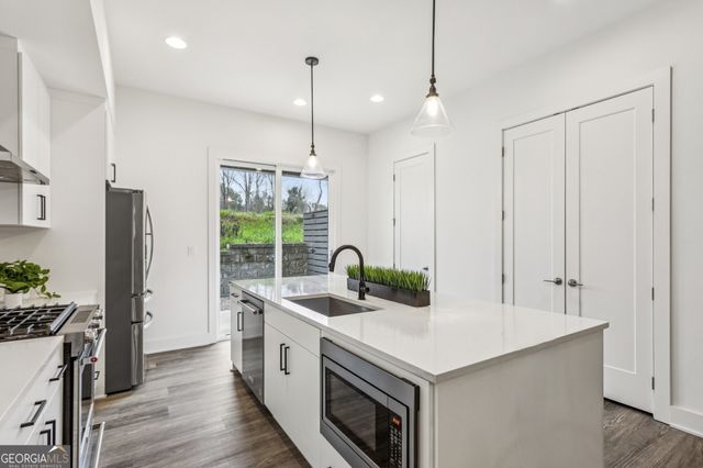 1261 Chelsea Circle NW, Atlanta, GA 30318