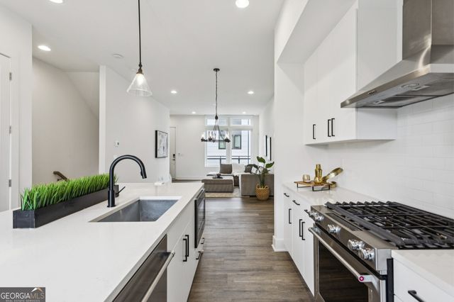 1261 Chelsea Circle NW, Atlanta, GA 30318