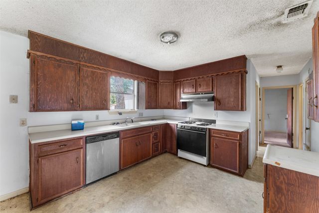 517 County Road 1700, Clifton, TX 76634