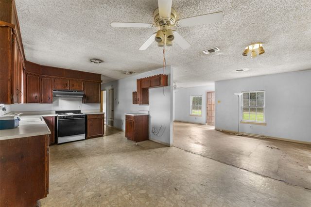 517 County Road 1700, Clifton, TX 76634