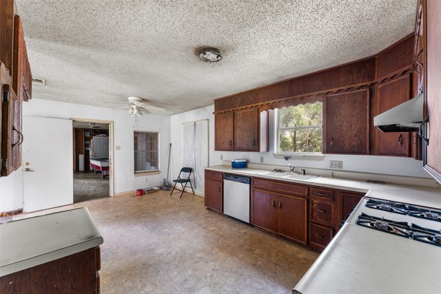 517 County Road 1700, Clifton, TX 76634