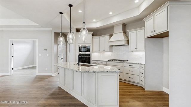 17024 Farrier Dr, Louisville, KY 40245