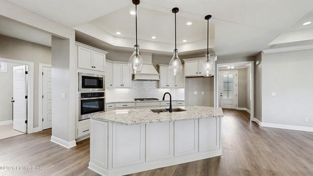 17024 Farrier Dr, Louisville, KY 40245