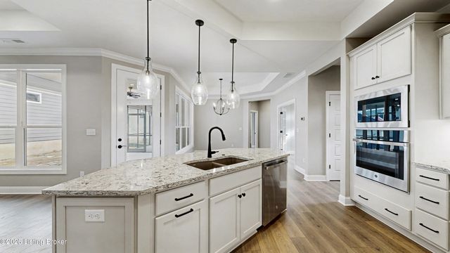 17024 Farrier Dr, Louisville, KY 40245