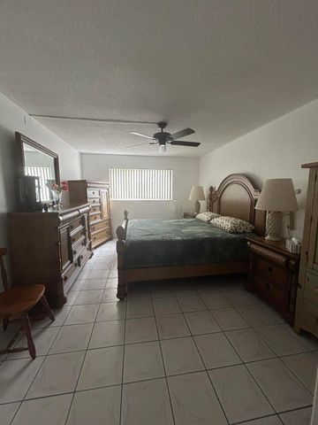 225 Bonnie Boulevard 405, Palm Springs, FL 33461