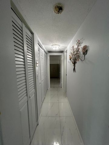 225 Bonnie Boulevard 405, Palm Springs, FL 33461