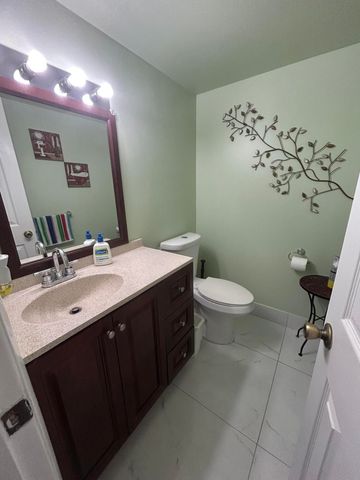 225 Bonnie Boulevard 405, Palm Springs, FL 33461